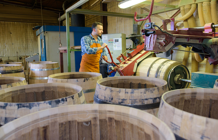 How to Make a Whiskey Barrel - shape it up.