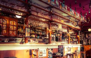 Similarities and Differences Between Wine and Liquor Decanters Differences Between Wine and Liquor Decanters
